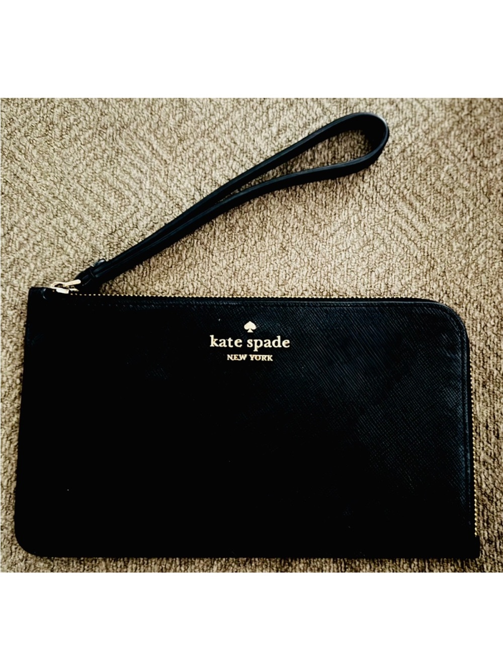 Kate Spade Lucy medium l-zip black wristlet with gold logo NWOT
